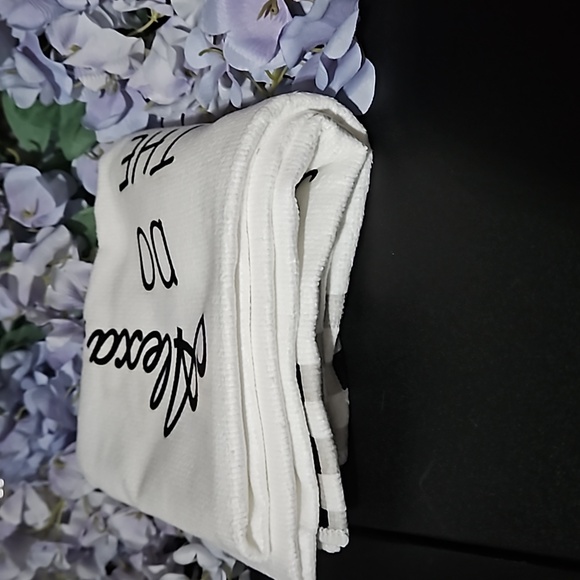 Set 🎁 of 2 Black & White Kitchen Towels "Alexa Do The Dishes" NWOT - Picture 3 of 4